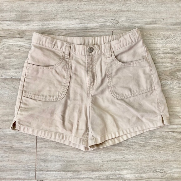 NWOT Gap Khaki Shorts - Picture 1 of 3